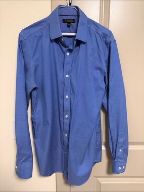 Dress Shirt: Non-Iron & Slim Fit